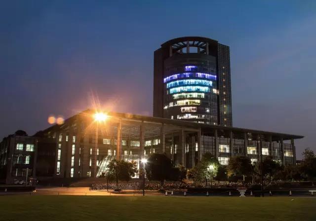 帝国大厦、堪培拉电讯塔、广州塔、杭州东站，浙大用这种方式庆生