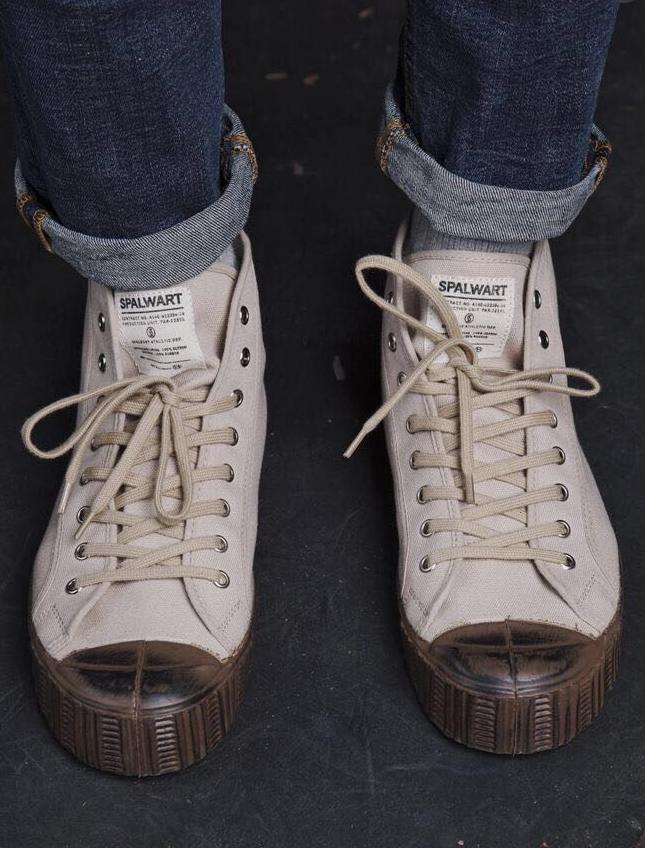 李维斯帆布鞋好还是匡威帆布鞋好,耐克帆布鞋和匡威帆布鞋哪个好穿