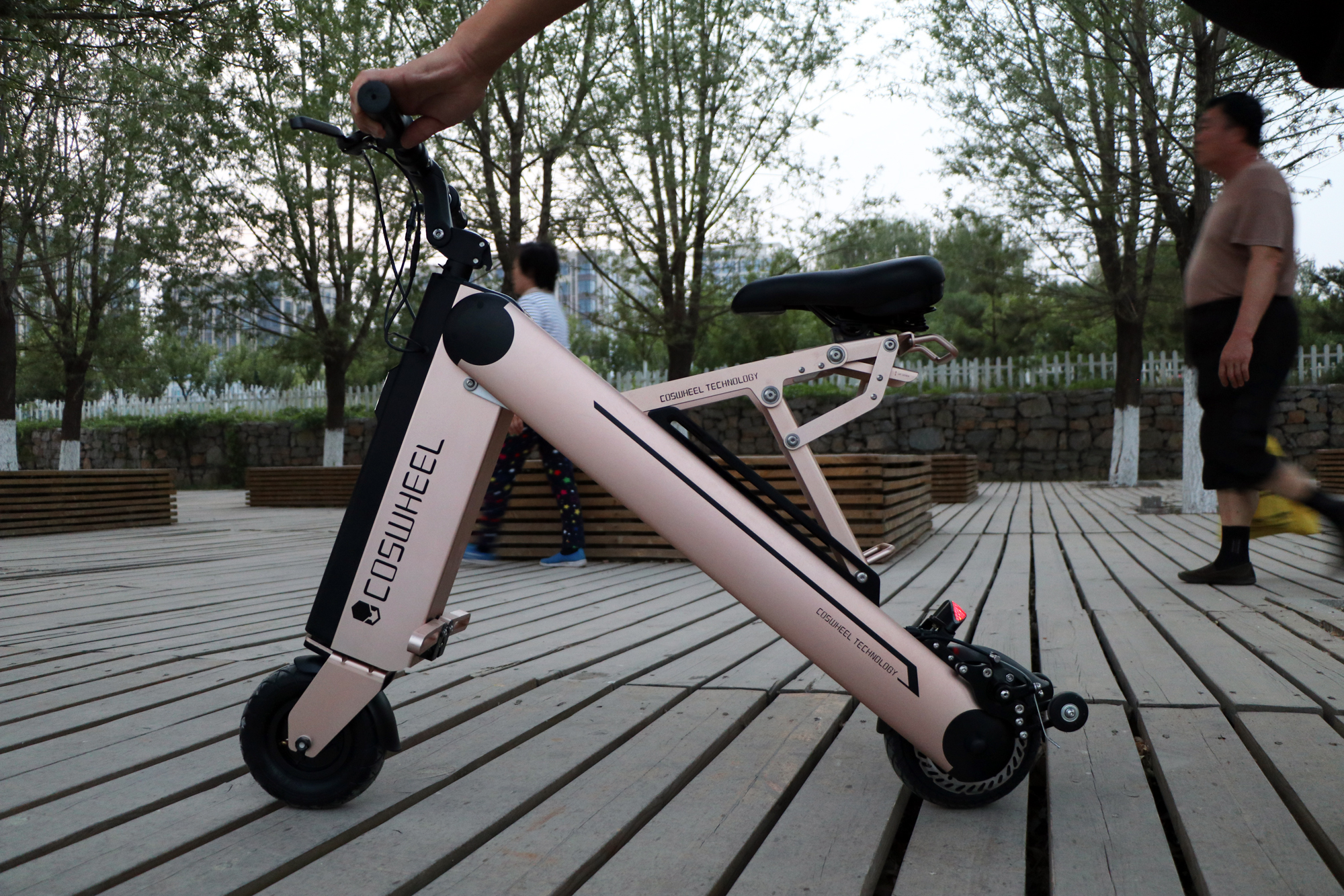 卡西威尔电动车市场价,一秒钟折叠的电动车