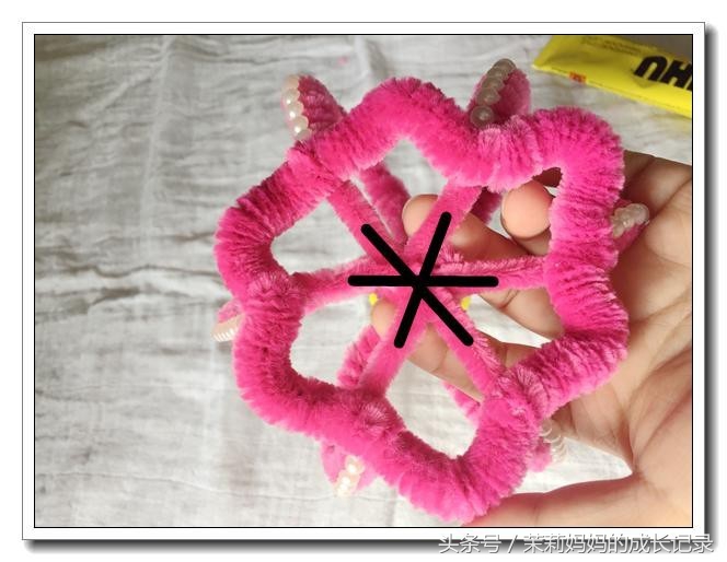 扭扭棒做小皇冠,如何用扭扭棒做一个小的皇冠