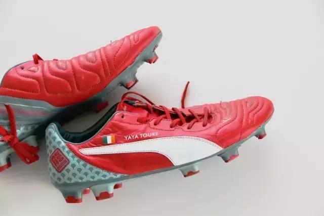 亚亚图雷打什么位置,亚亚图雷表演