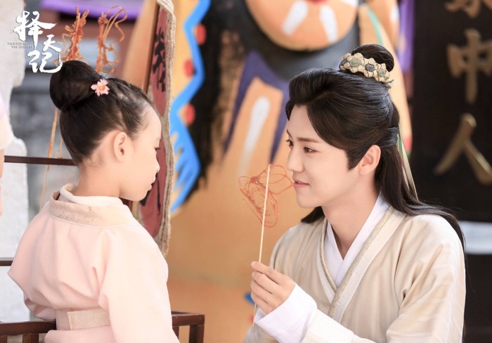 鹿晗素颜抬头纹,鹿晗15年跑男红衣