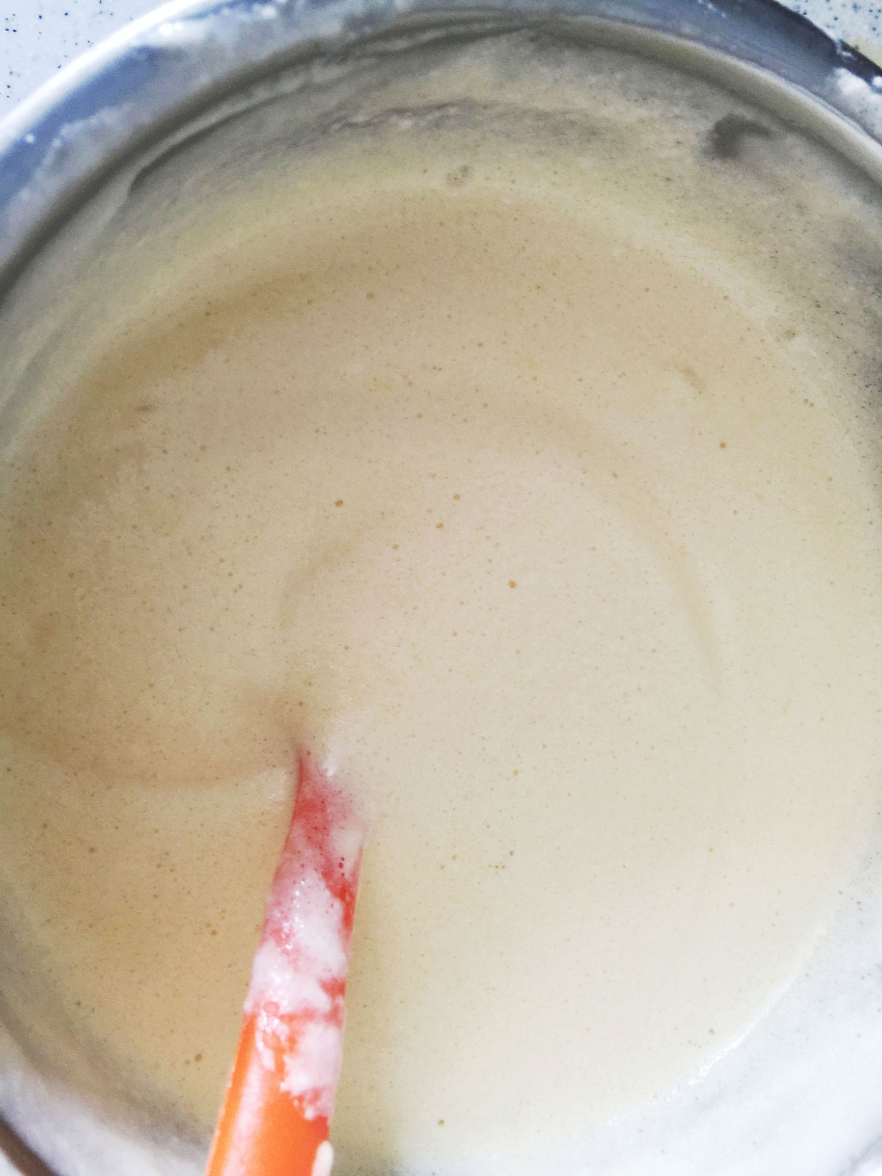 首次学做的蛋卷,特为孙女送上的儿童节礼物—曼越莓干蛋糕卷