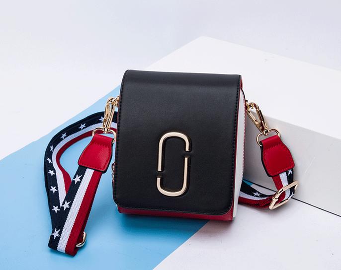 斜挎包手拿包时尚百搭,又潮又好看的斜挎包