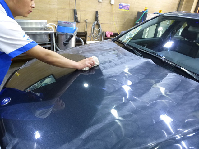 汽车美容打蜡效果讲解,汽车美容打蜡镀晶等比较