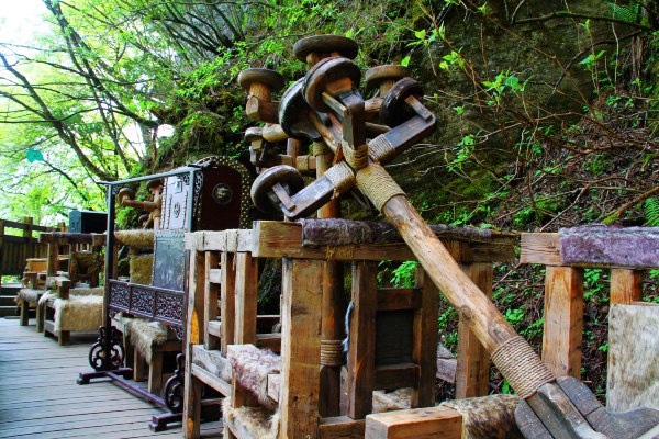 神农架有几个洞,神农架有一个神秘的深谷