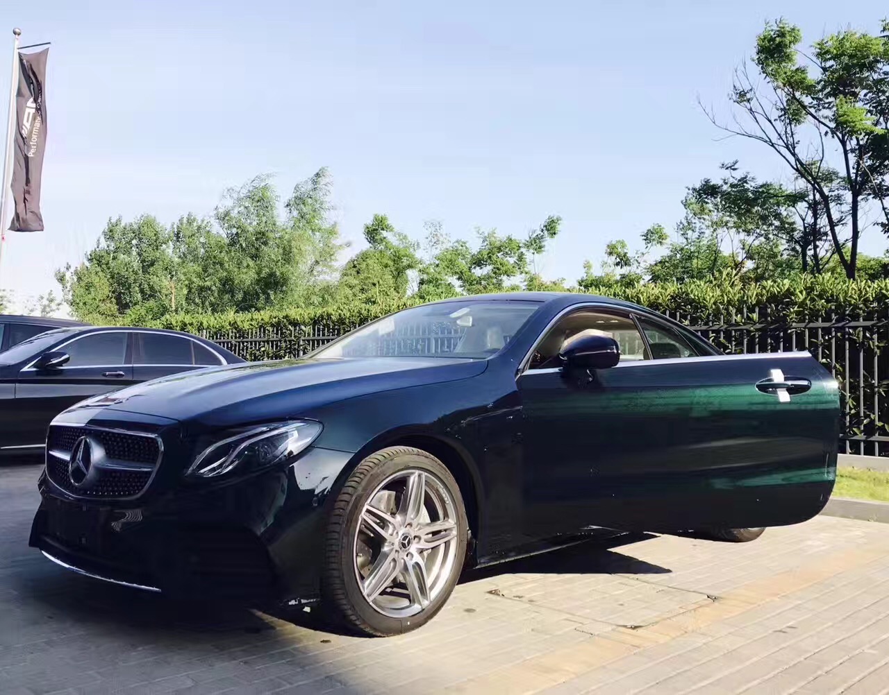 奔驰e200coupe和e300coupe有什么区别,奔驰e200coupe和e260coupe的区别