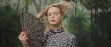 19岁爆红好莱坞女星,好莱坞巨星戛纳电影节红毯