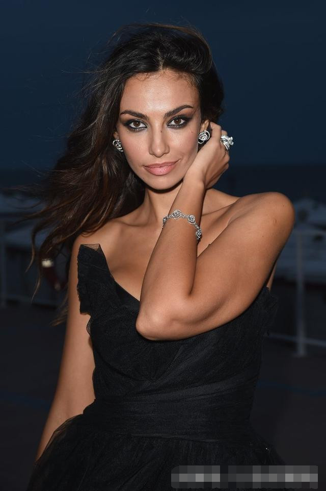 翻开莱昂纳多的集邮册，不仅有顶级超模，还有Rihanna