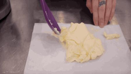 最简单蛋糕裱花教程新手,纸杯蛋糕裱花零基础视频教程