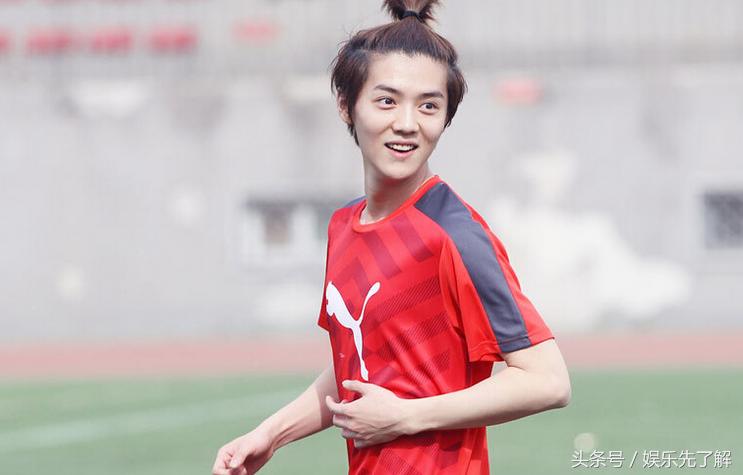 鹿晗到底有多热爱足球,鹿晗特别喜欢踢足球