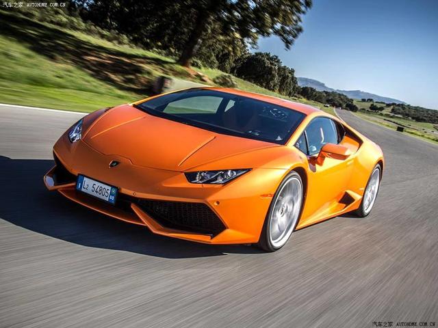 现代复古车跑车,跑车风格的越野车