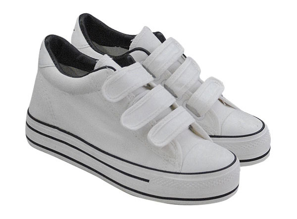 运动鞋发黄是什么原因,为什么白运动鞋晾干后会发黄