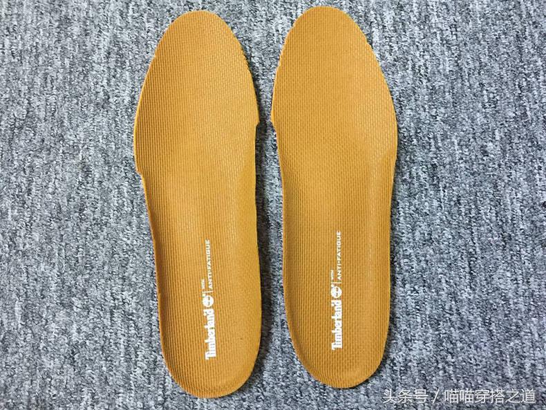 jeep大黄靴对比添柏岚,添柏岚大黄靴logo深浅