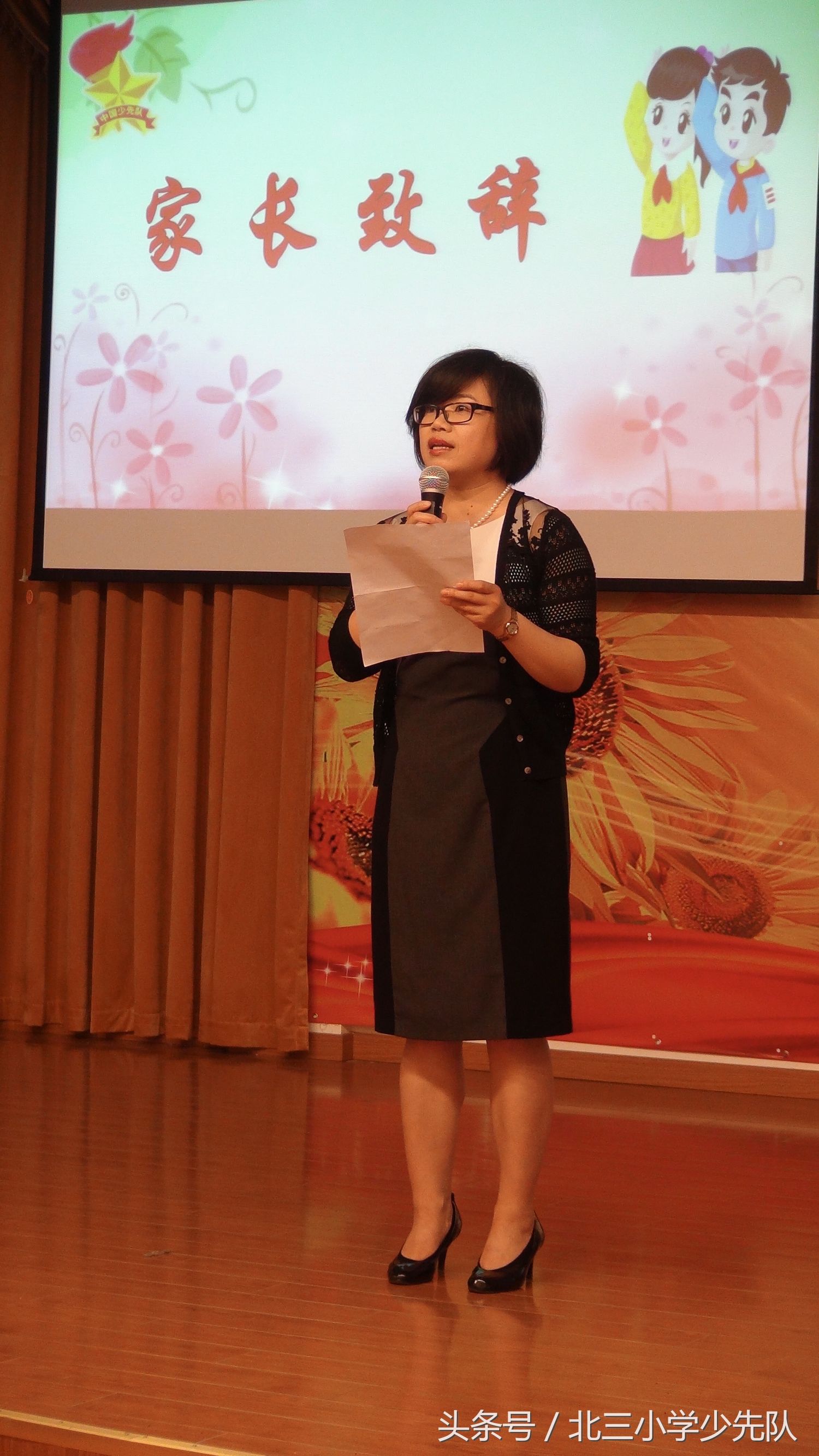 队歌声声心向*党**领巾伴我乐成长