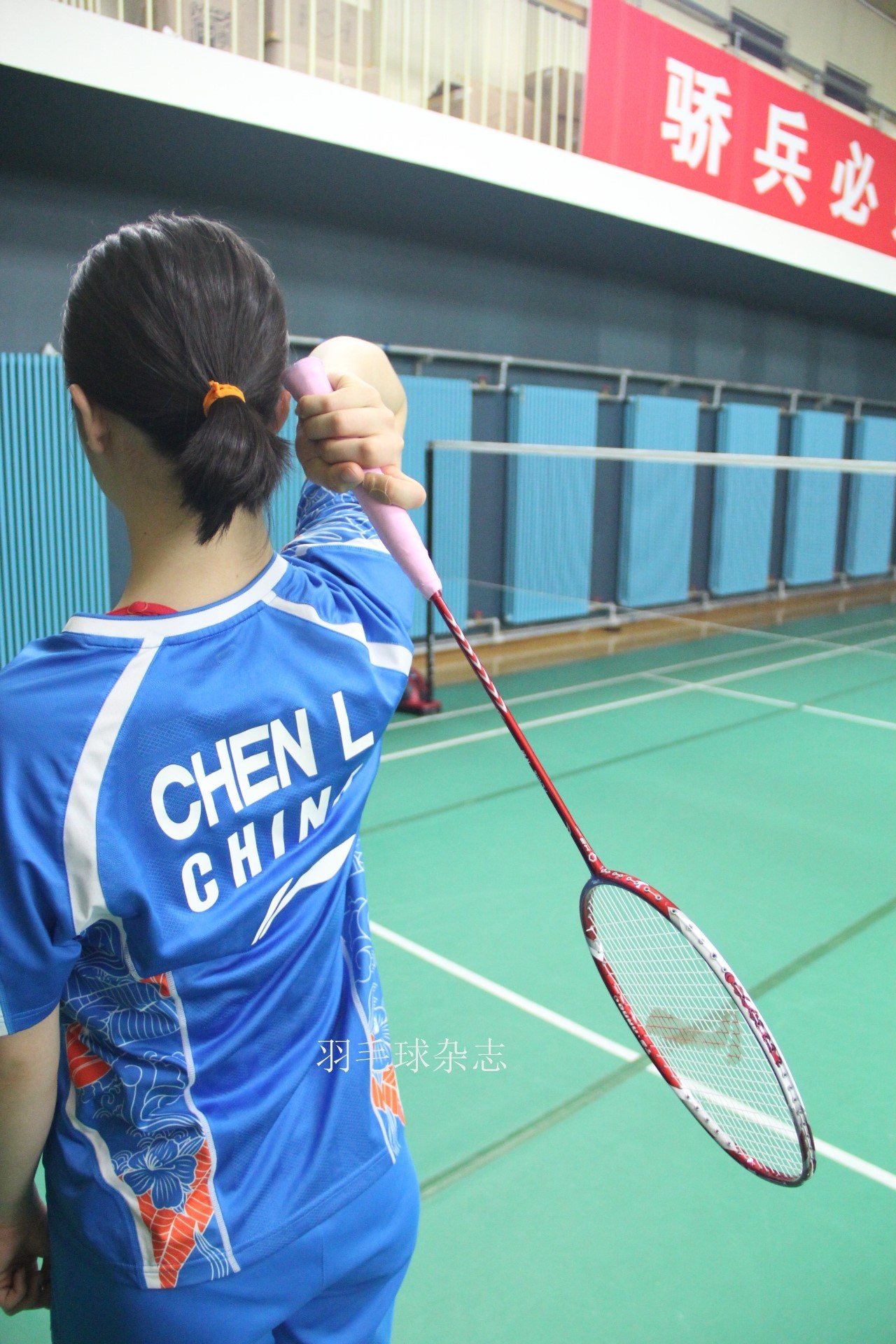 后场高远打不到对面后场,如何提高你后场高远球的质量