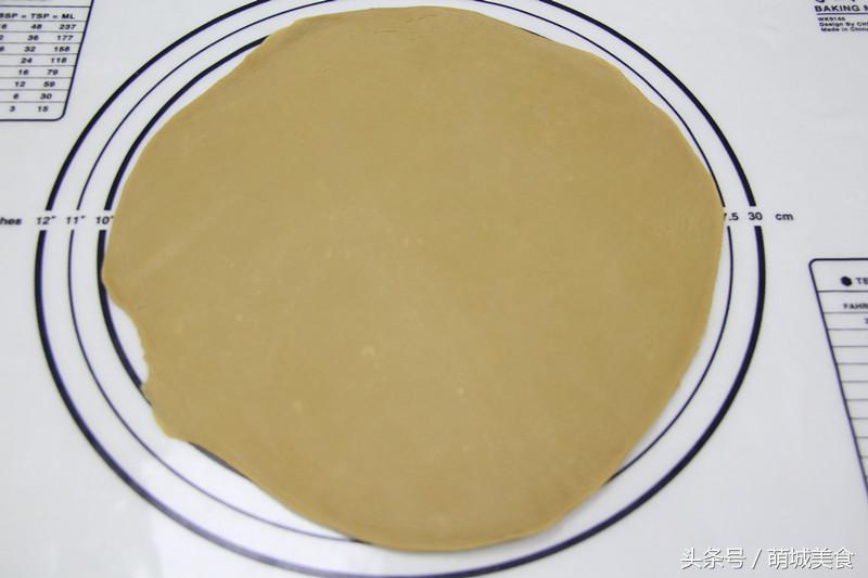 咬起来脆啵啵，嘎吱嘎吱的猫耳朵连婆婆都说好吃