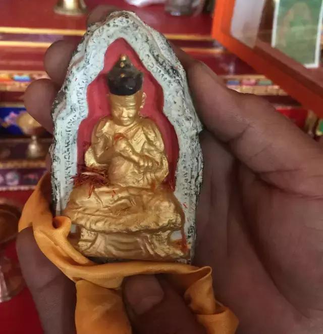 瓦寨村日扎仓：一个唐卡世家的传承