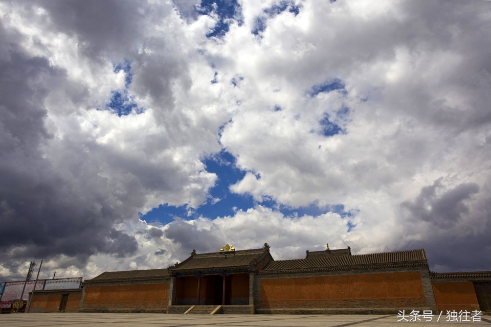 蒙古族祭祀敖包的历史,祭敖包是蒙古族传统的祭祀活动