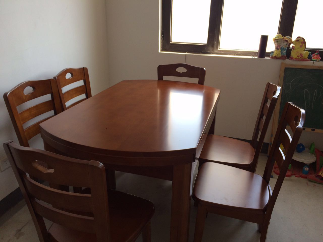 实木餐桌怎么买省钱又好用,实木餐桌购买攻略