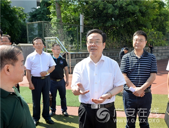 侯晓春：当好东道主办好四川省少年足球赛