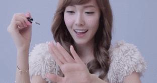 除了美腻的小裙子和发色外，指甲也要colorful！