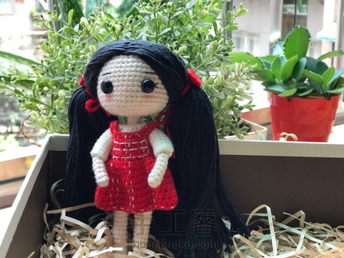 Helen老师简单几步教你做出一个萌萌的钩编娃娃