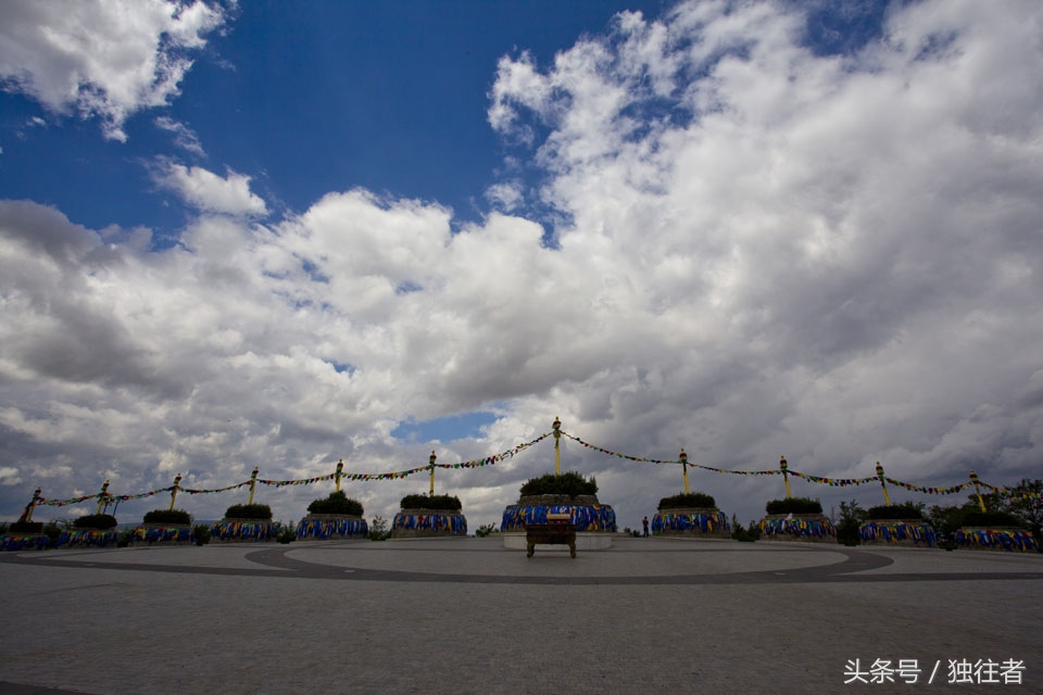 蒙古族祭祀敖包的历史,祭敖包是蒙古族传统的祭祀活动