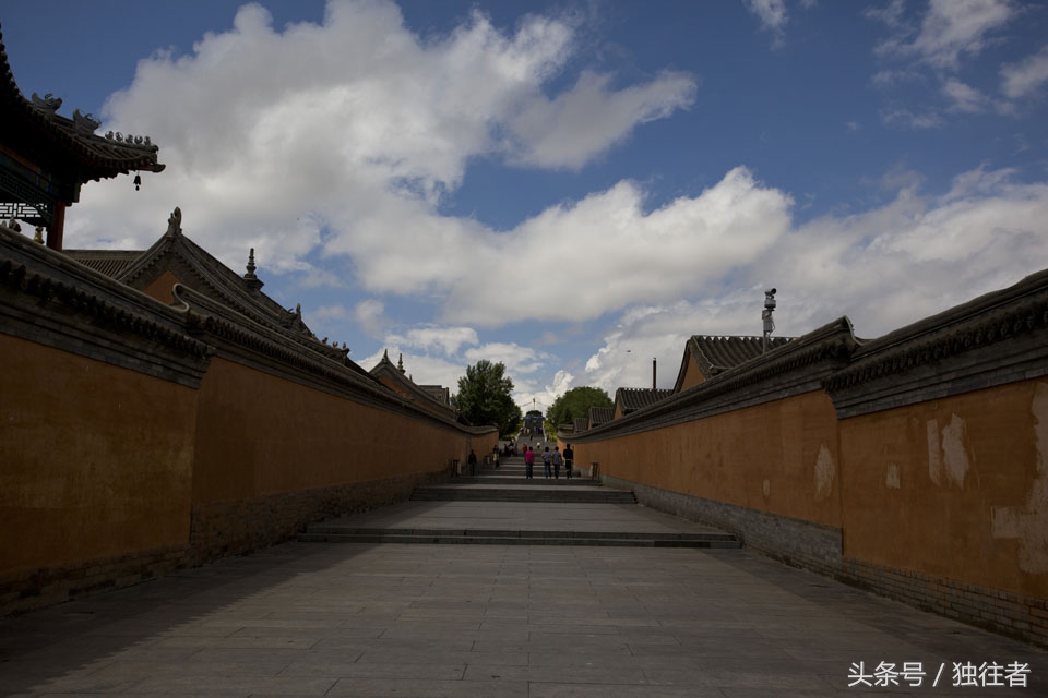 蒙古族祭祀敖包的历史,祭敖包是蒙古族传统的祭祀活动