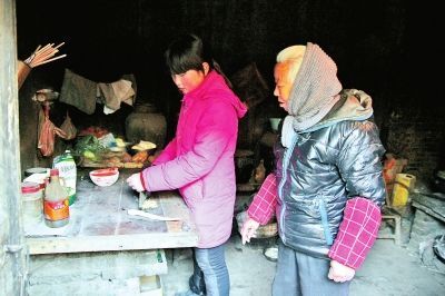 伊川11岁女孩母亡父弱智新年愿望想要一支画笔