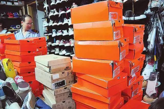 温江进城务工随迁子女就读政策;明天温江交警街头免费发粽子;新增4条交通严管示范街;经常熬夜玩手机导致暴盲;这就是今日温江大新闻!