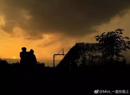 温江进城务工随迁子女就读政策;明天温江交警街头免费发粽子;新增4条交通严管示范街;经常熬夜玩手机导致暴盲;这就是今日温江大新闻!