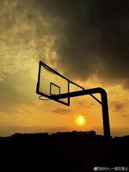 温江进城务工随迁子女就读政策；明天温江交警街头免费发粽子；新增4条交通严管示范街；经常熬夜玩手机导致暴盲；这就是今日温江大新闻！