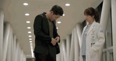 把《权利的游戏》拉下神坛的，还有这部韩版的枪炮与玫瑰...