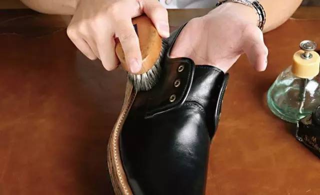 如何正确皮鞋护理清洁保养两不误,皮鞋怎么进行日常保养护理