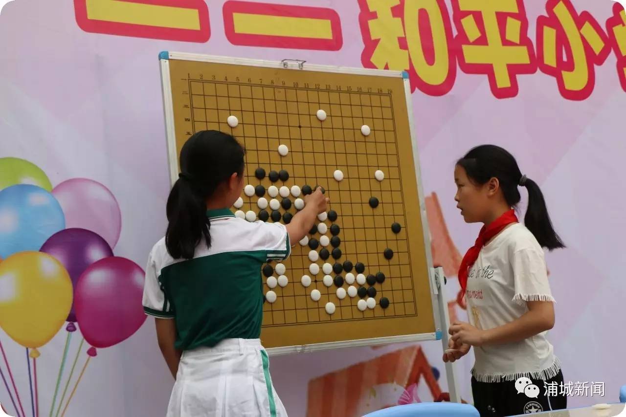 老师给孩子们过六一,小孩们过六一是怎么过的呢