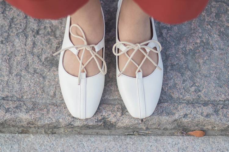 鞋柜必备这4双小白鞋百搭又时髦,鞋柜必备百搭又白菜的鞋