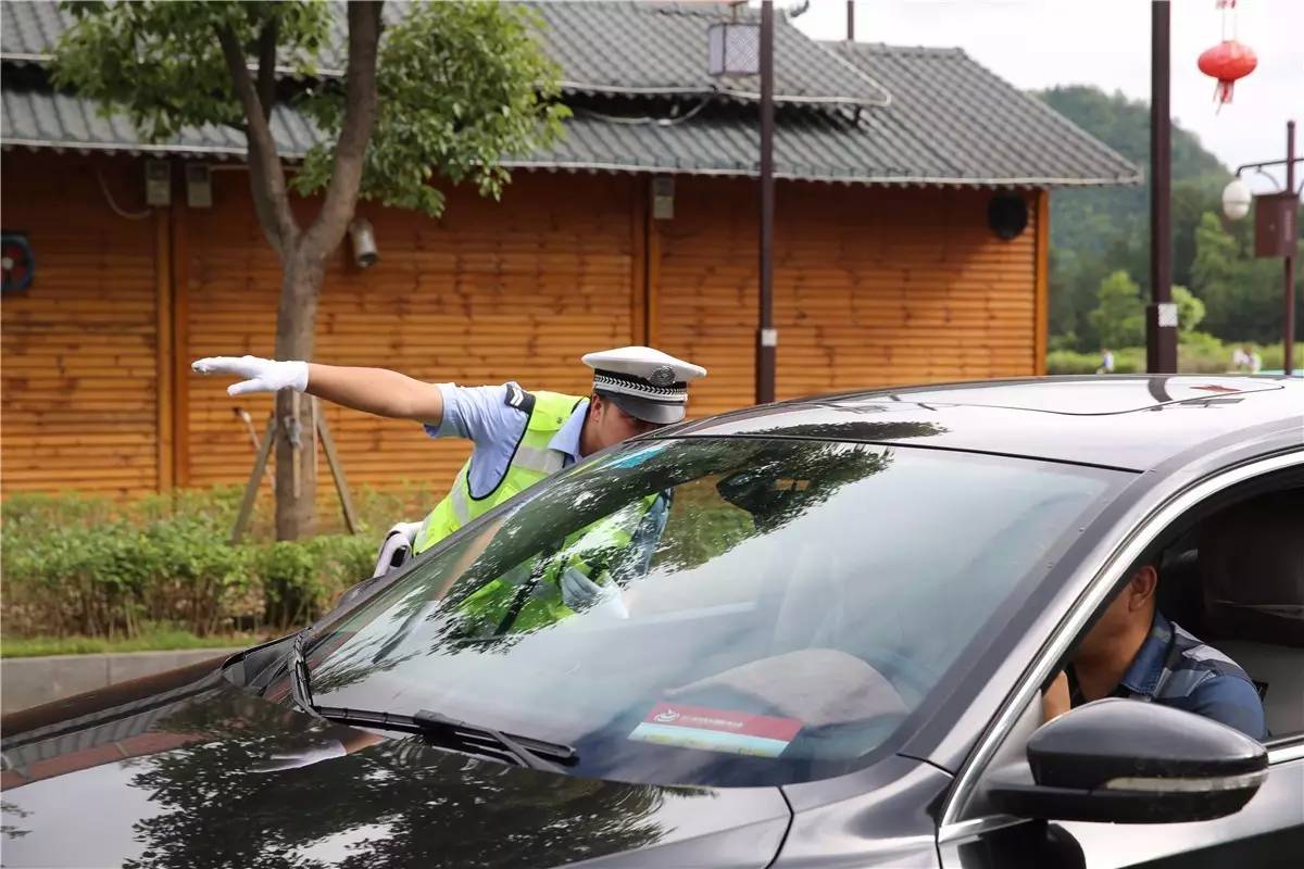 「微图册」茶心之旅守护神——黔南交警