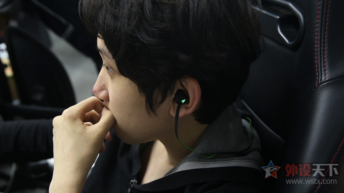 售价899信仰灯降临雷蛇战锤狂鲨BT蓝牙无线耳塞