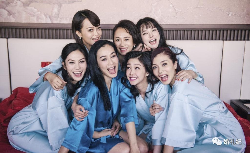 安以轩婚礼晨袍,安以轩陈荣炼婚礼晨袍