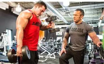 怎么专门锻炼你的小臂，让整条手臂充满力量？