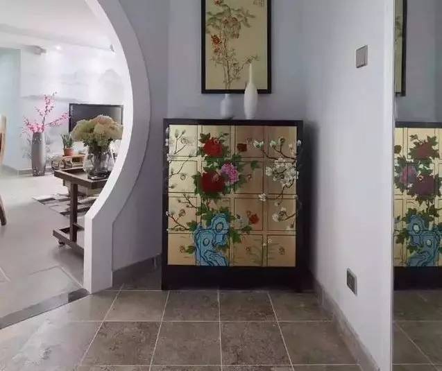 小边柜极简风格,有边柜的背景墙