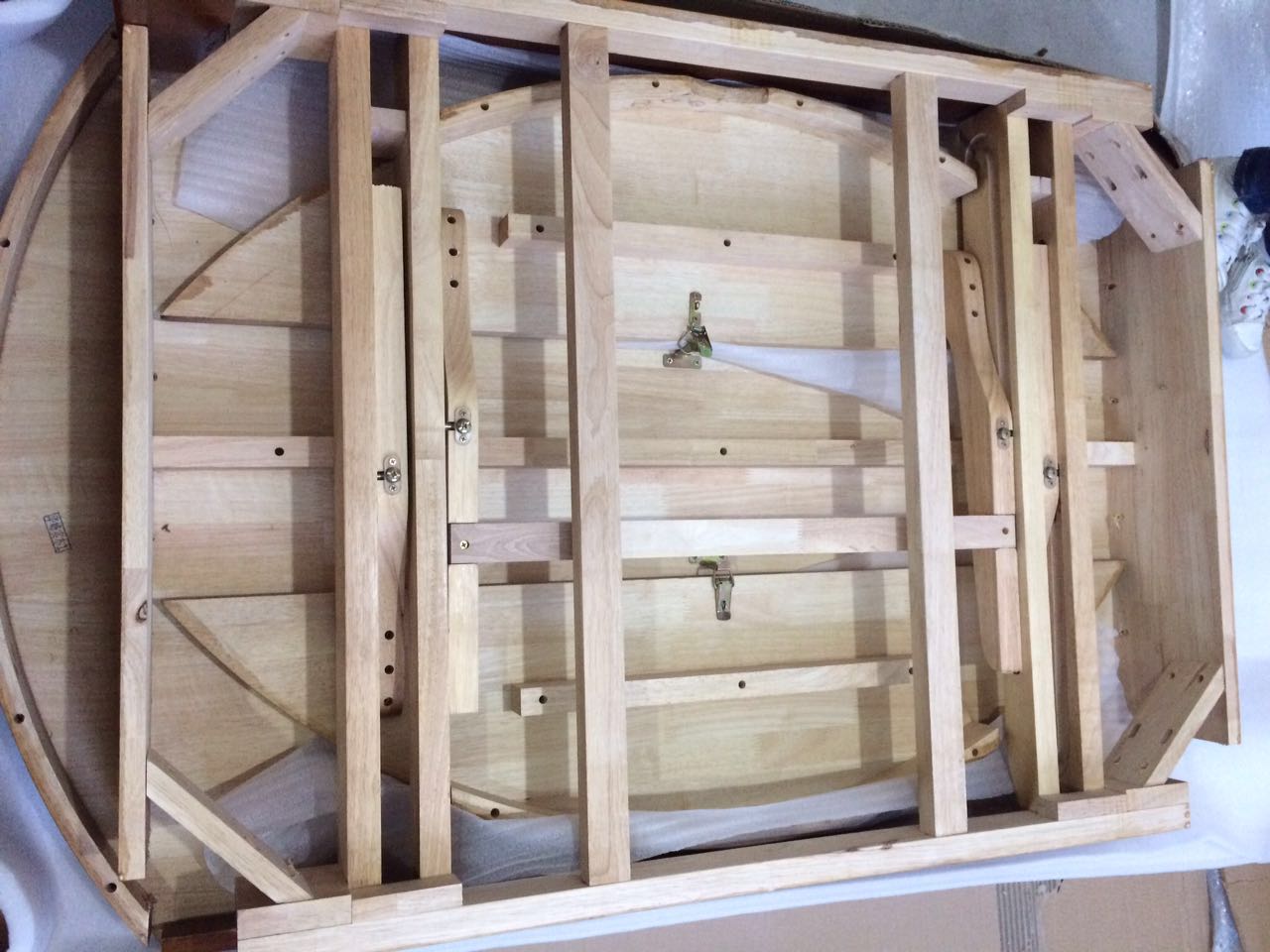 实木餐桌怎么买省钱又好用,实木餐桌购买攻略