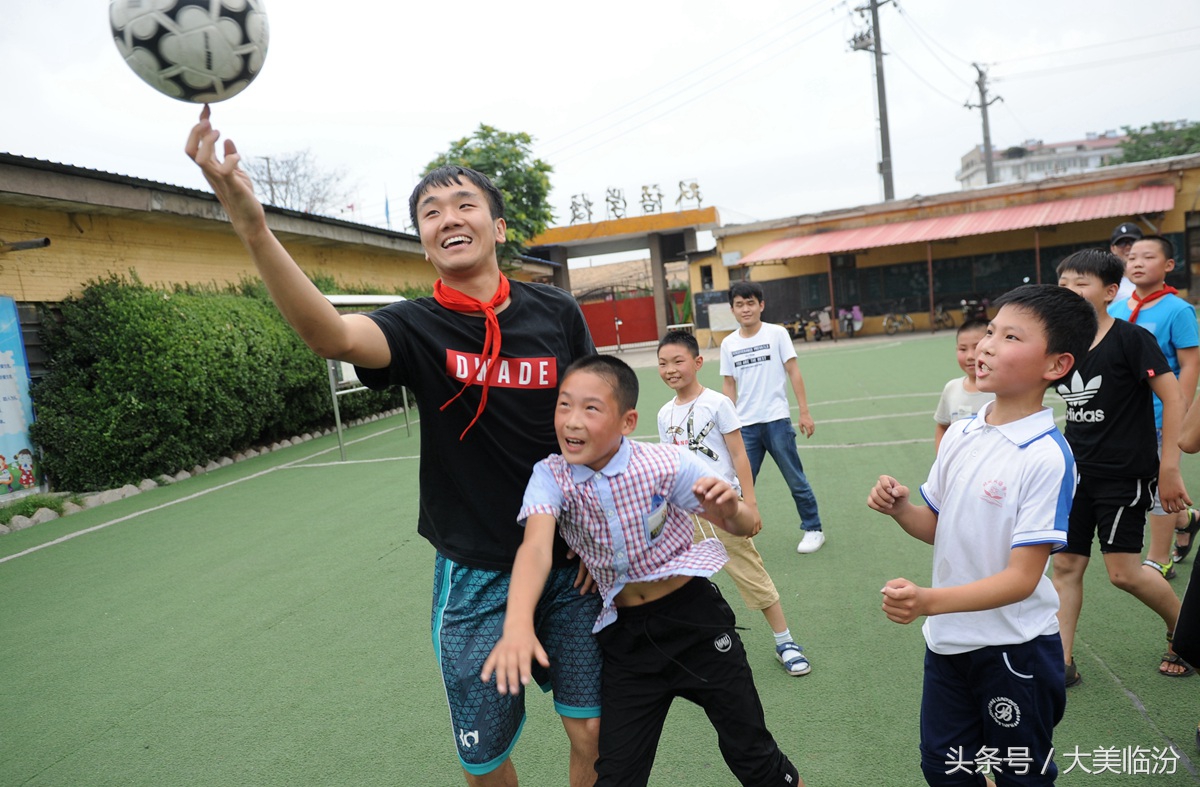 山西师大“大手拉小手小手牵大手”共创特色*党**建品牌