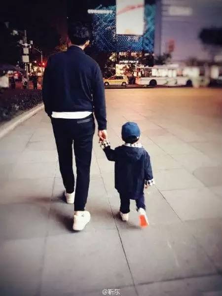 周董婚后更是把昆凌宠成了公主,昆凌被周杰伦宠上天网友大呼好甜