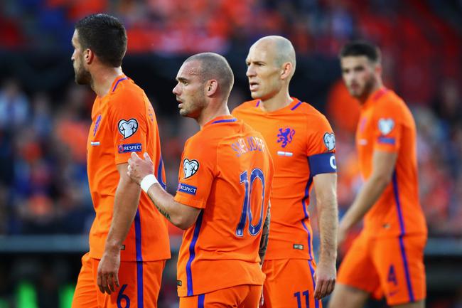 荷兰足球不同于匈牙利足球，他们的衰败更多是*祸人**