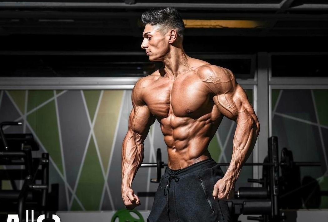 肩胛骨翼状突出矫正训练视频,肩胛骨突出改善练习