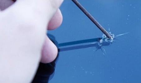 宋plusdm-i前挡风玻璃被小石子砸了,汽车玻璃被小石子砸了个洞怎么办