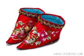 中国女性鞋履100年变迁史，从花盆底、三寸金莲到时髦高跟鞋