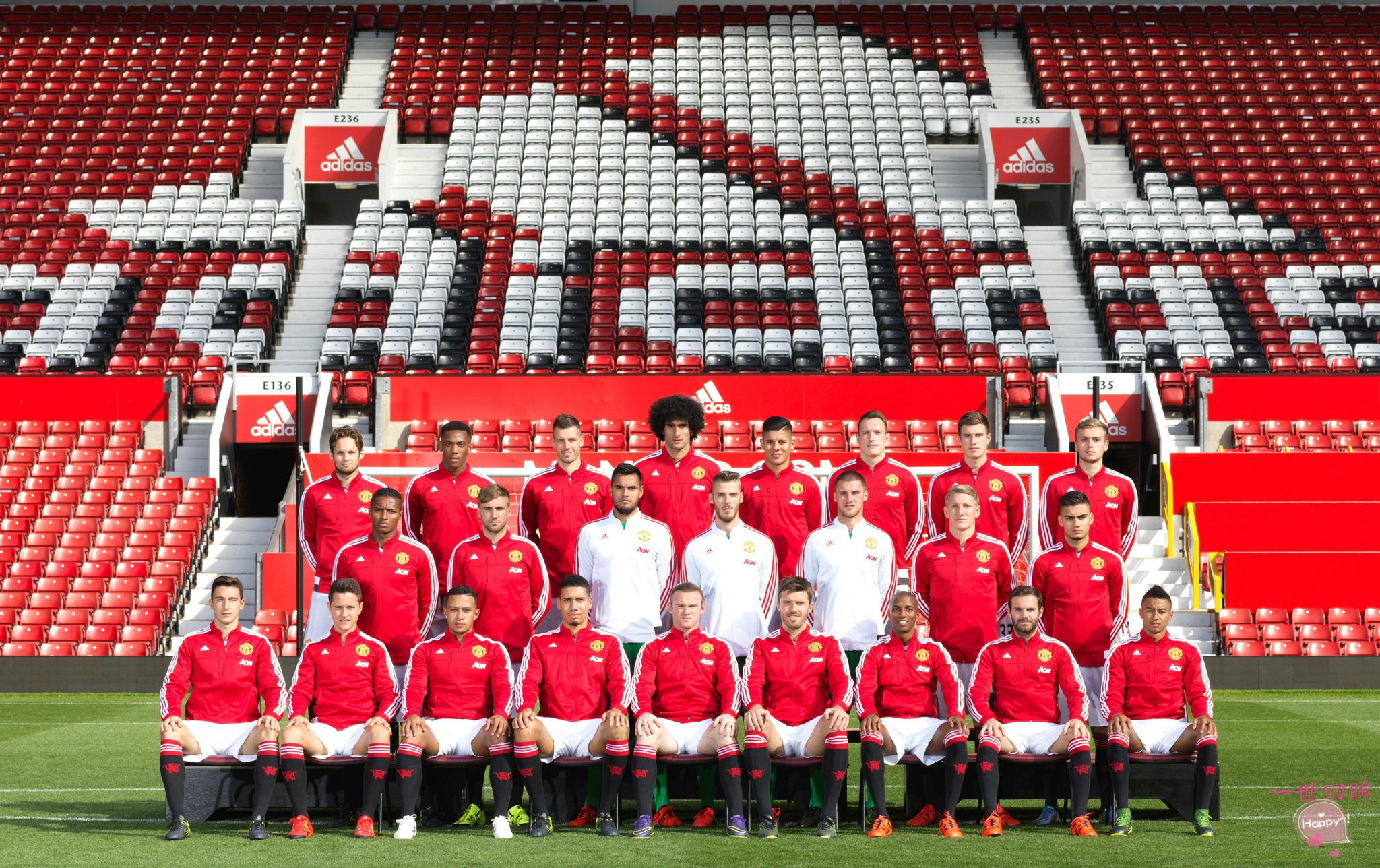 曼联哈格里夫斯全家福,曼联99年三冠王全家福